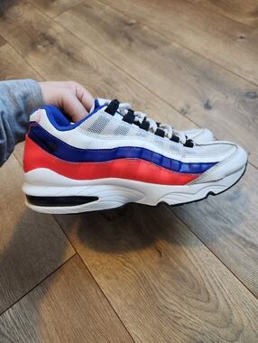 6Y Women's 7.5 Nike Air Max